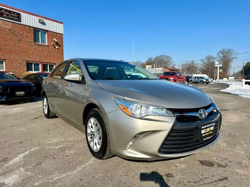 Used 2015 Toyota Camry LE FWD image 3