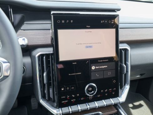 New 2026 GMC Acadia Denali AWD/4WD image 17
