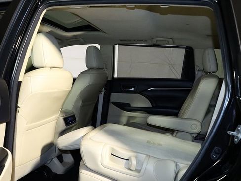 Used 2015 Toyota Highlander Limited image 15