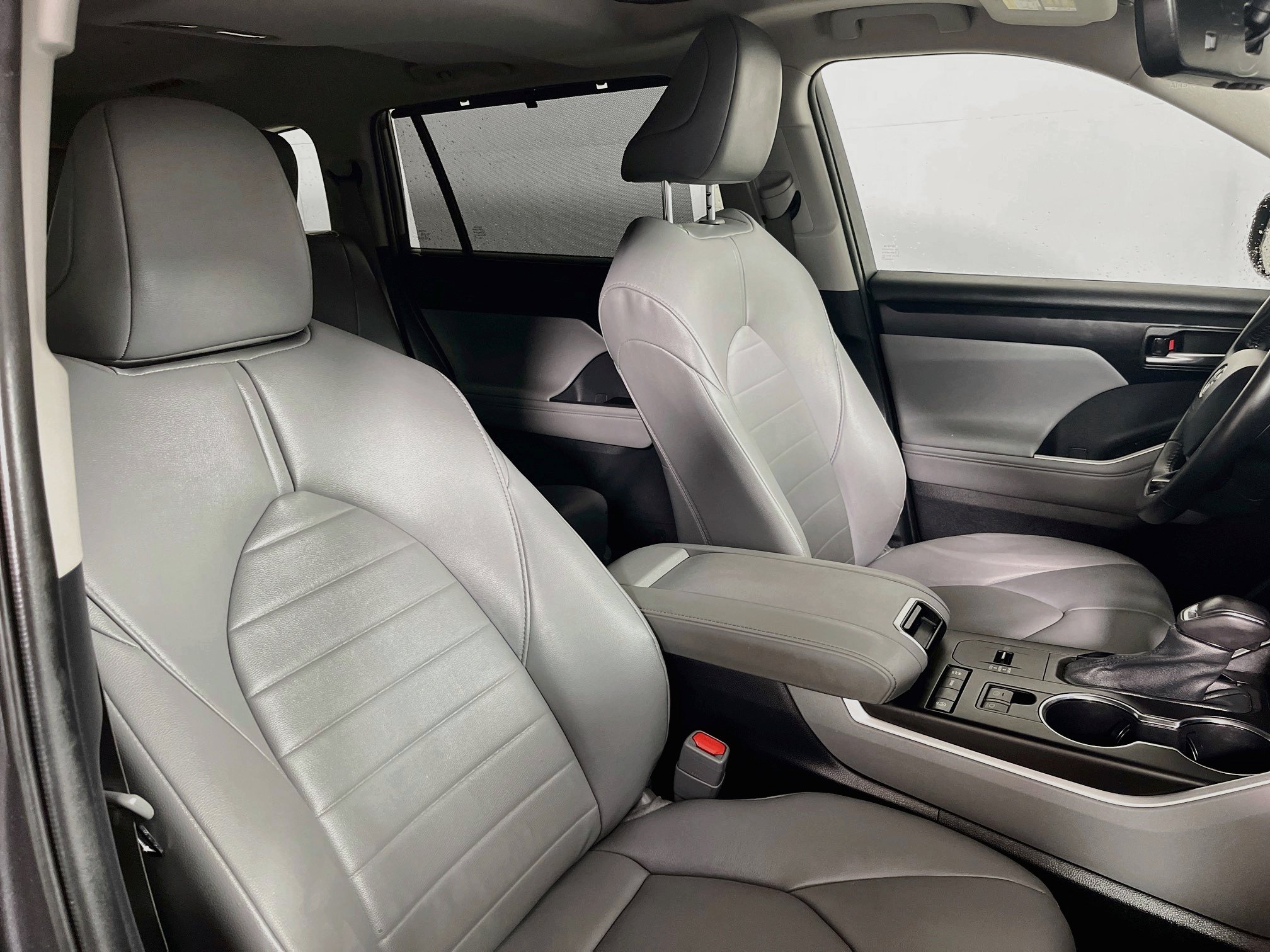 Used 2021 Toyota Highlander XLE FWD image 30