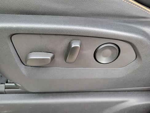 Used 2023 GMC Yukon AT4 w/ Technology Package image 21