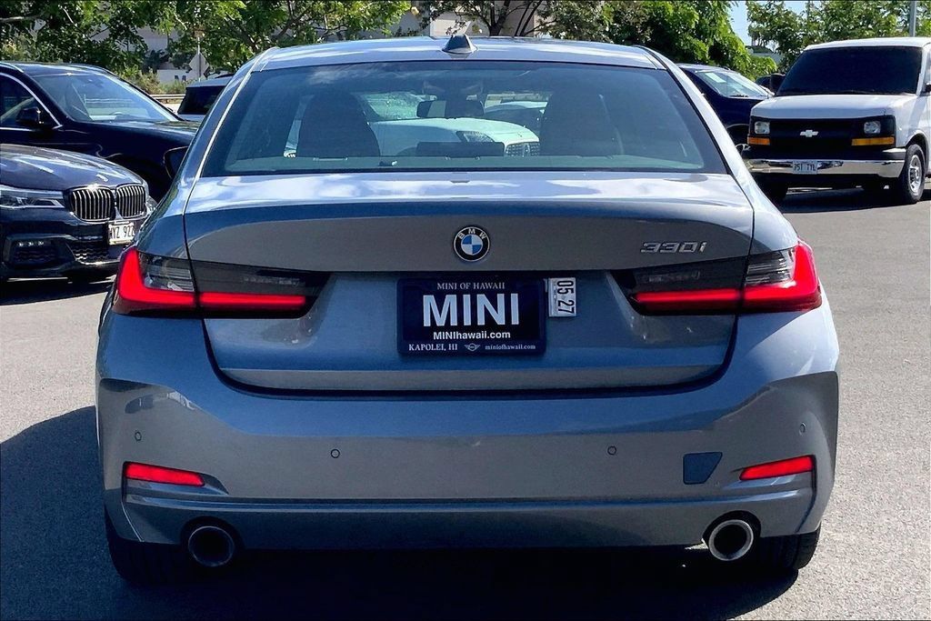 Used 2023 BMW 330i Sedan w/ Parking Assistance Package RWD image 4