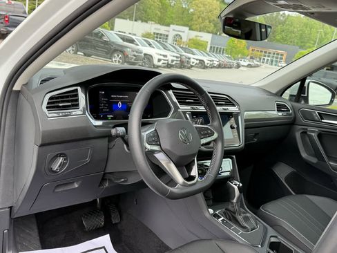 Used 2023 Volkswagen Tiguan SE image 14