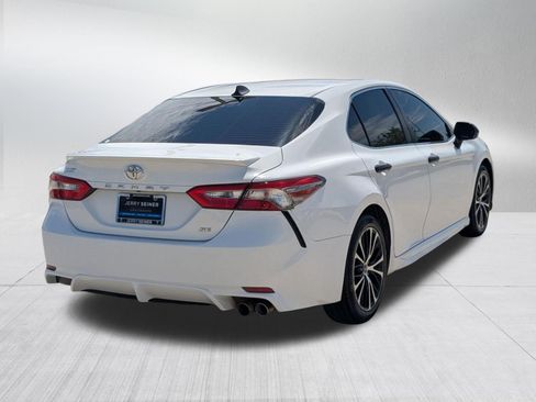 Used 2018 Toyota Camry SE w/ Moonroof Package FWD image 5