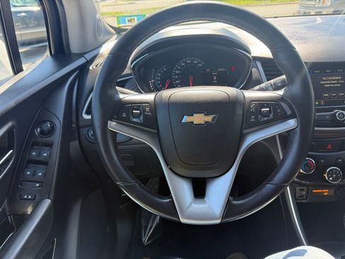 Used 2018 Chevrolet Trax LT w/ LT Convenience Package image 12