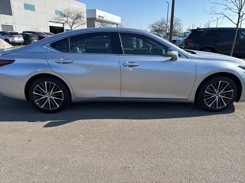 Certified 2025 Lexus ES 300h w/ Premium Package image 2