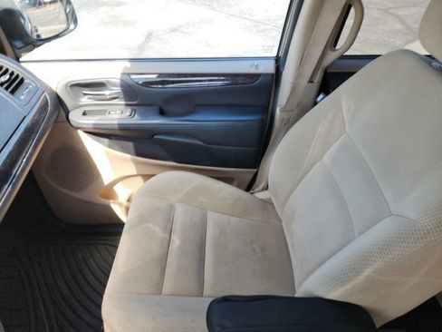 Used 2016 Dodge Grand Caravan SXT FWD image 12