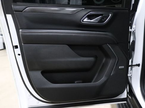 Used 2022 GMC Yukon XL AT4 image 13