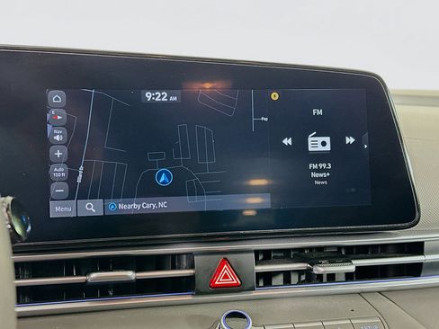 Used 2025 Hyundai Elantra SEL image 22