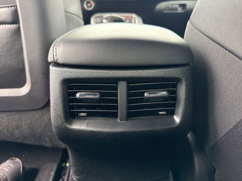 Used 2022 Dodge Challenger SXT w/ Plus Package image 27