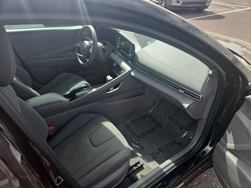 Used 2023 Hyundai Elantra SEL FWD image 12