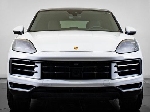 Certified 2024 Porsche Cayenne Coupe image 11