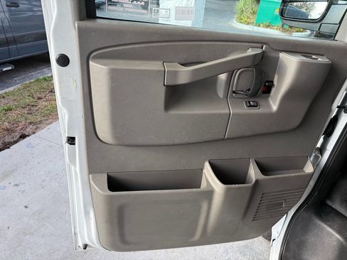 Used 2018 GMC Savana 3500 LT w/ LT Preferred Equipment Group image 12