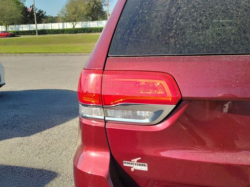 Used 2019 Jeep Grand Cherokee Laredo w/ Laredo X Package image 18