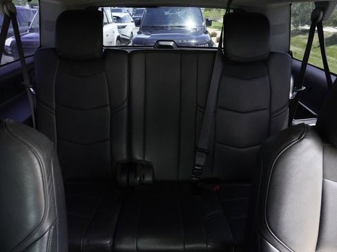 Used 2016 Cadillac Escalade ESV Luxury AWD/4WD image 32