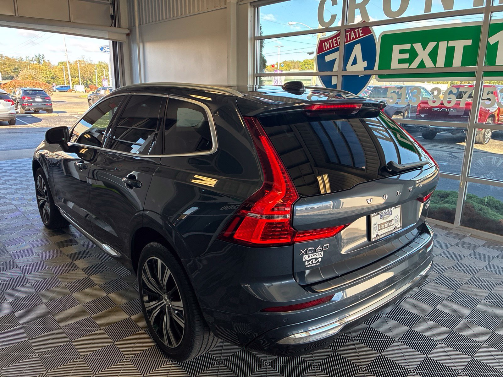 Used 2022 Volvo XC60 B6 Inscription w/ Advanced Package AWD/4WD image 4