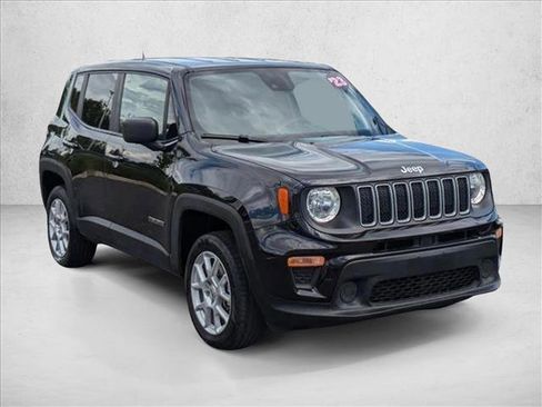 Used 2023 Jeep Renegade Latitude image 3