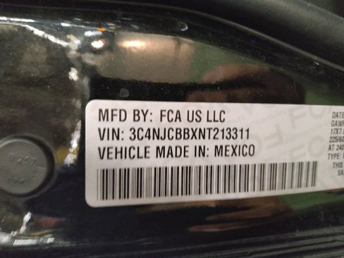 Used 2022 Jeep Compass Latitude FWD image 33
