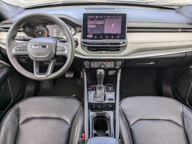 Used 2025 Jeep Compass Limited AWD/4WD image 16