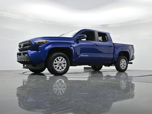 Used 2025 Toyota Tacoma SR5 RWD image 40