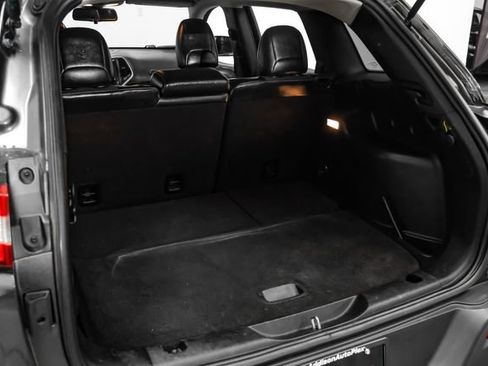 Used 2018 Jeep Cherokee Latitude Plus AWD/4WD image 49