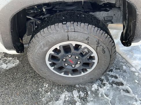 Used 2025 Toyota Tacoma TRD Off-Road image 6