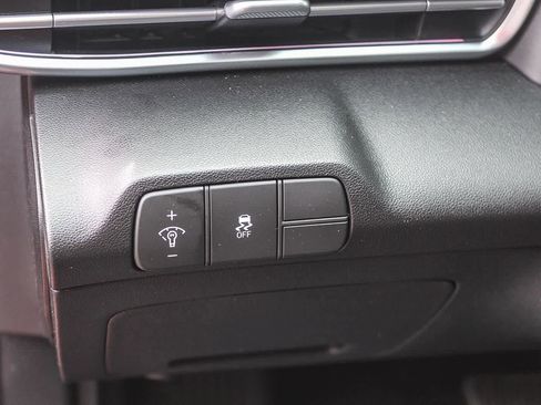 Certified 2025 Hyundai Elantra SEL FWD image 28