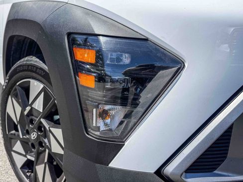 Used 2025 Hyundai Kona SEL FWD image 3