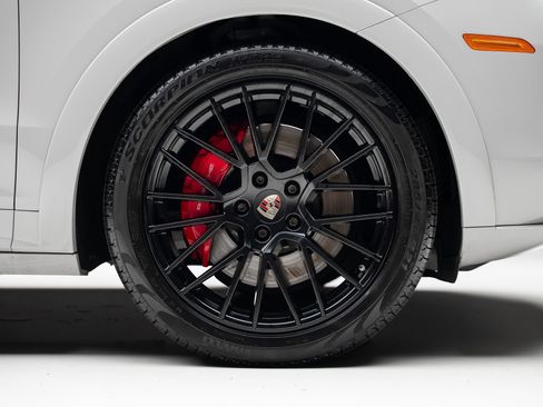 Used 2022 Porsche Cayenne GTS AWD/4WD image 39