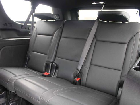 Used 2023 Chevrolet Suburban Z71 w/ Luxury Package AWD/4WD image 12