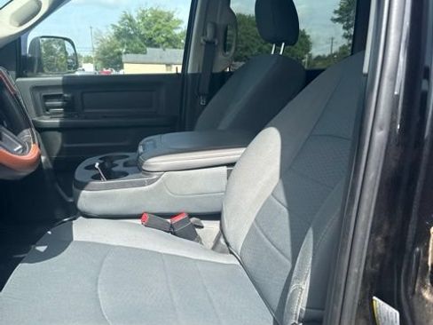 Used 2017 RAM 2500 Tradesman w/ Chrome Appearance Group AWD/4WD image 3