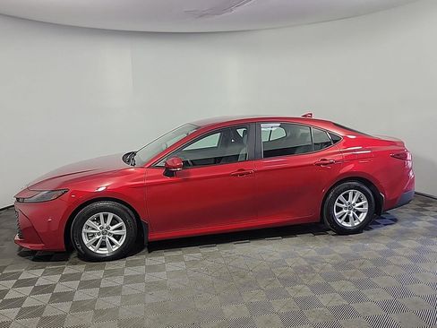 Used 2025 Toyota Camry LE w/ Convenience Package image 11