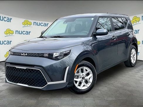 Used 2023 Kia Soul LX w/ LX Technology Package image 12