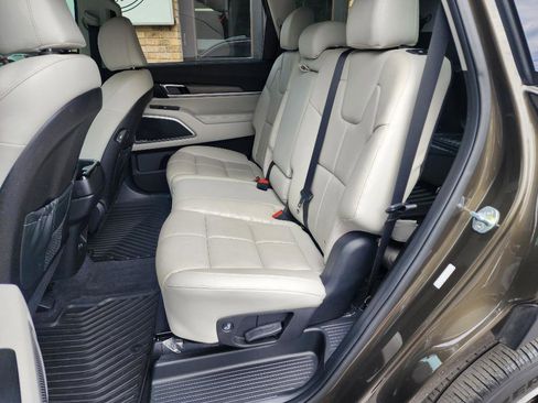 Used 2022 Kia Telluride EX image 12
