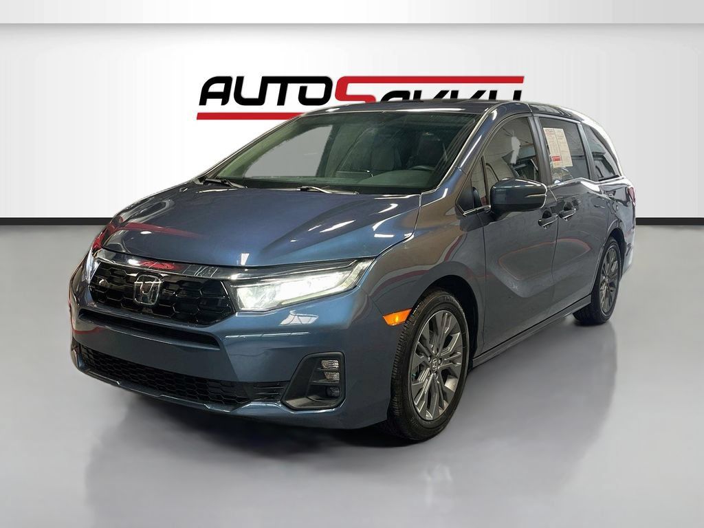 Used 2025 Honda Odyssey Touring image 3