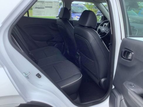 Used 2025 Hyundai Venue Limited image 13