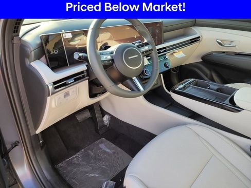 Certified 2025 Hyundai Tucson Limited image 3