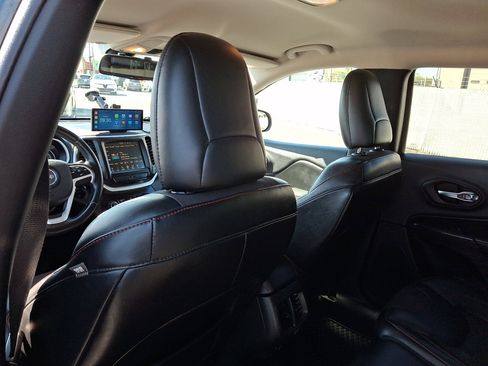 Used 2014 Jeep Cherokee Trailhawk AWD/4WD image 21