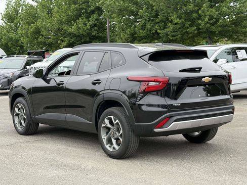 Used 2024 Chevrolet Trax LT w/ Driver Confidence Package FWD image 7