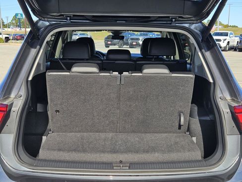 Used 2024 Volkswagen Tiguan SE image 7