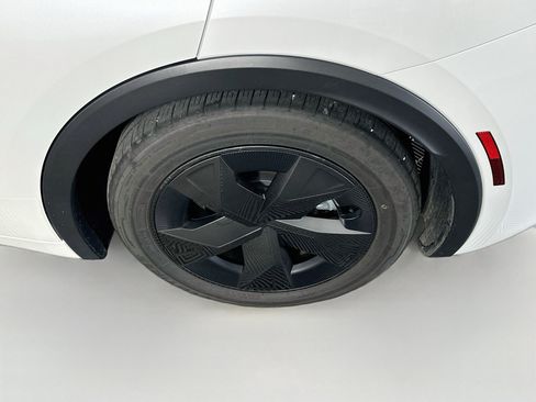 Used 2024 Toyota Prius LE FWD image 11