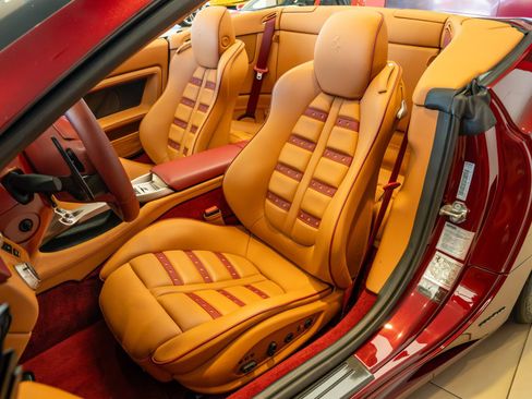 Used 2010 Ferrari California RWD image 11