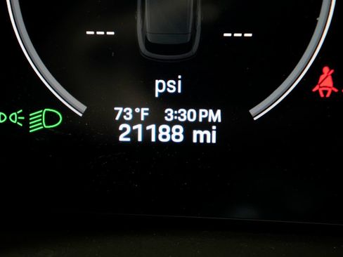 Certified 2024 Porsche Cayenne w/ Premium Package AWD/4WD image 26