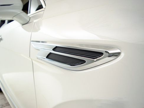 Certified 2023 Bentley Bentayga AWD/4WD image 9