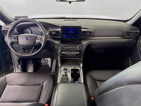 Used 2020 Ford Explorer XLT w/ Equipment Group 202A AWD/4WD image 26