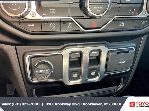 Used 2022 Jeep Wrangler Sport AWD/4WD image 24