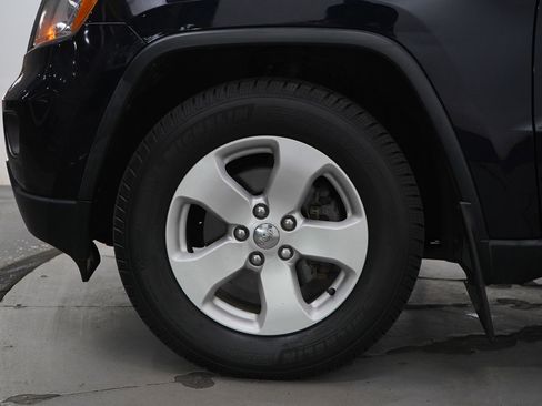 Used 2011 Jeep Grand Cherokee Laredo image 28