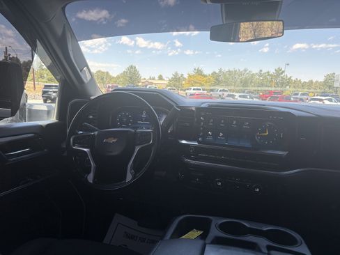 Used 2024 Chevrolet Silverado 2500 LT AWD/4WD image 3