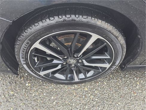 Used 2018 Toyota Camry XSE image 9