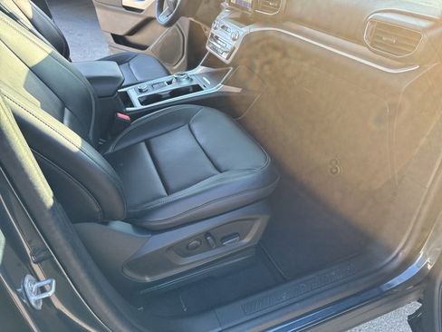 Used 2024 Ford Explorer XLT w/ Equipment Group 202A image 38